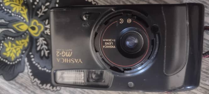 yashica MG-2 auto flash camera