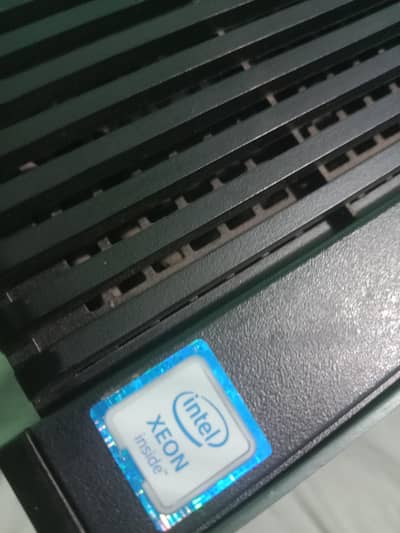 Hp workstation z640 Dual Intel Xeon 32 core Ram 16gb