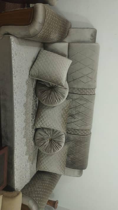 5 seater sofa set 2 months used only (almost new)