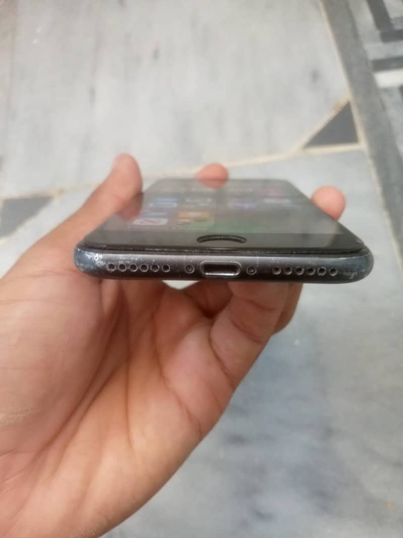 Apple iPhone 7 1