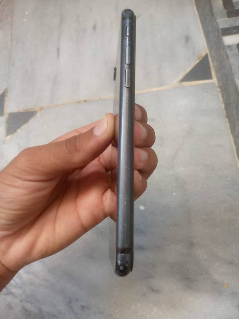 Apple iPhone 7 2