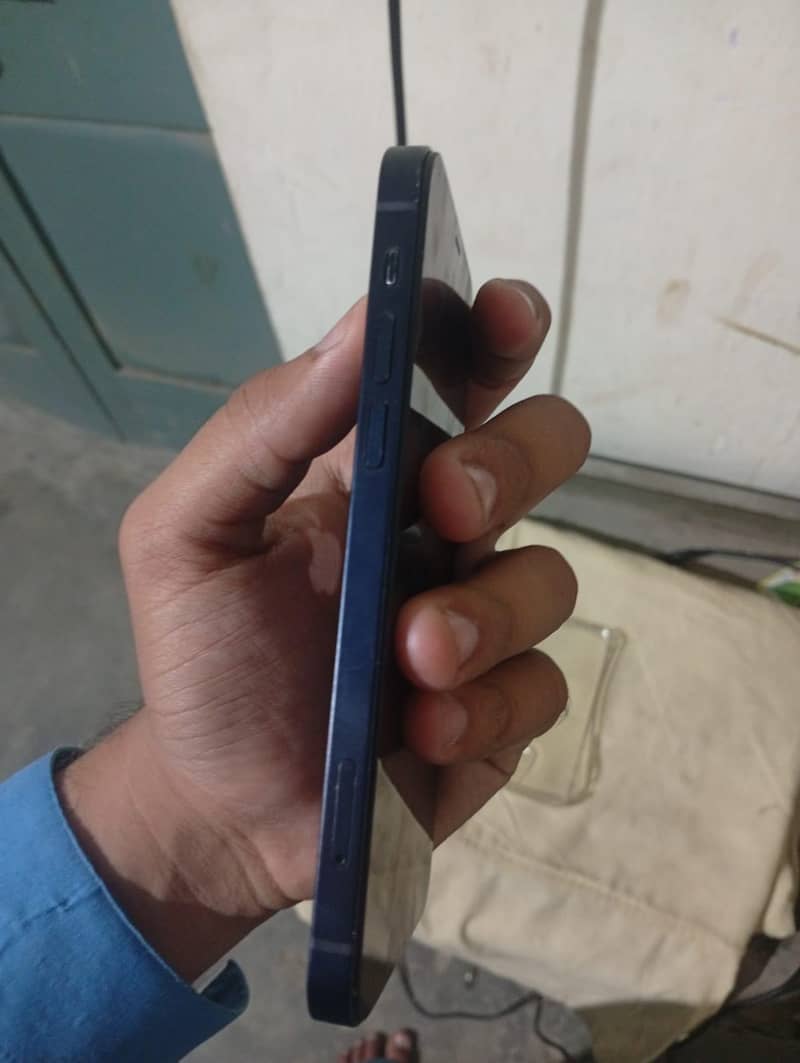 Apple iPhone 12 3