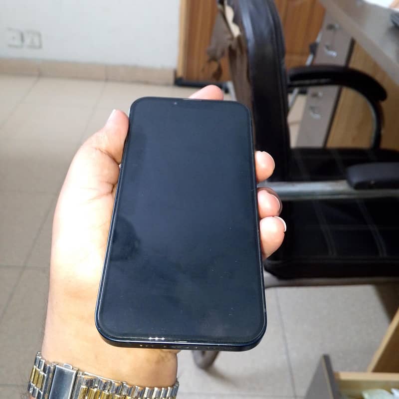 Apple iPhone 13 4