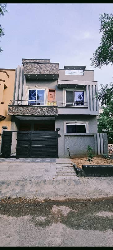 25x40 4 Marla Brand New Luxury Tile Flooring Prime Location House For Sale in G-13/1