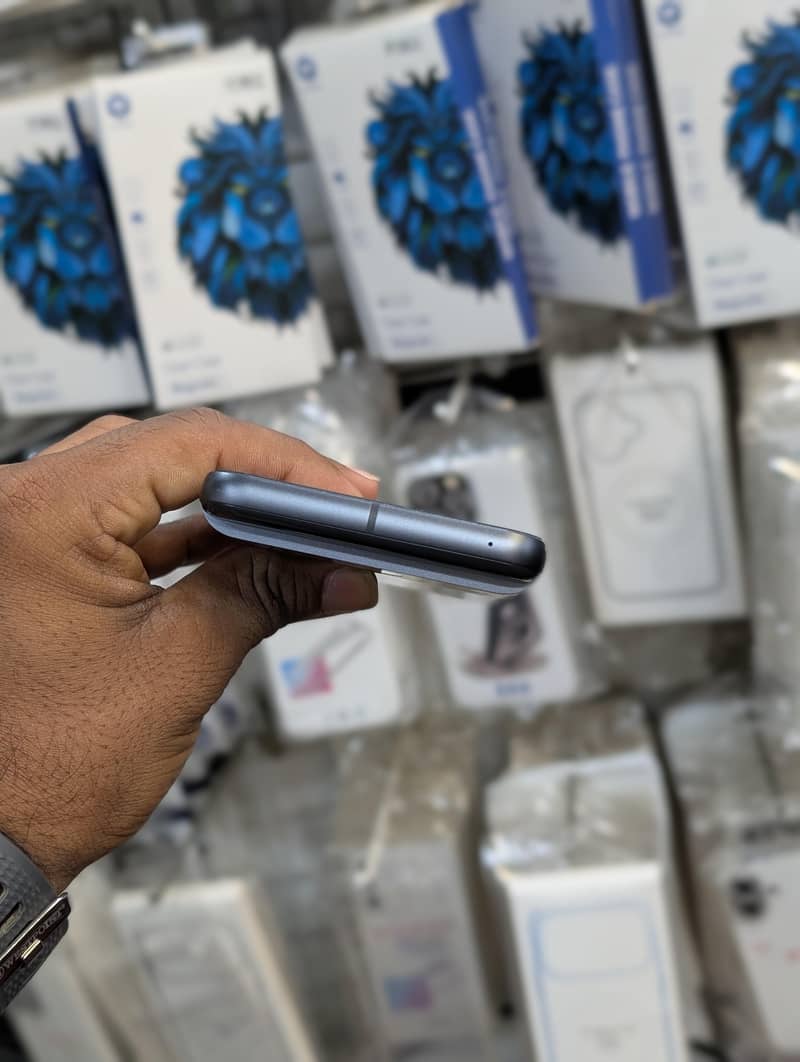 Google Pixel 8 4