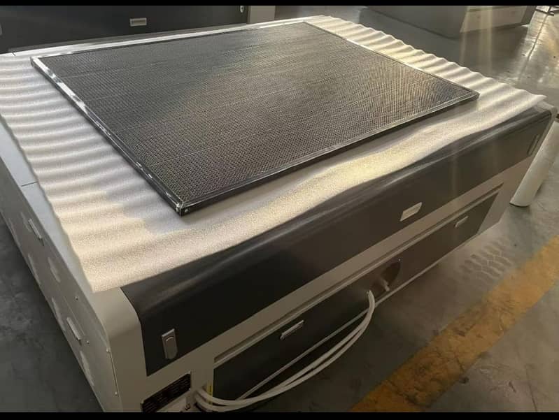 laser cutting machine 3
