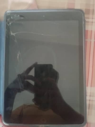 Appel tab gen 6 iOS 17.7. 10  storage 32 price damge low by talk