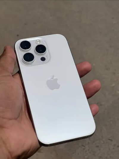 Apple iPhone 16 Pro