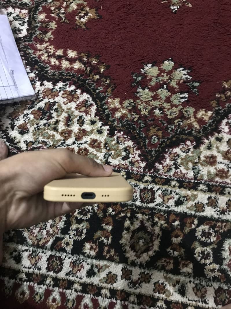 Apple iPhone 13 2