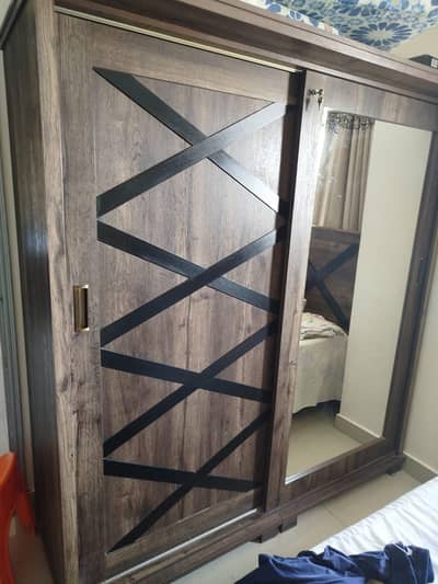 4 pic furniture lasani lakdi mein new hay
