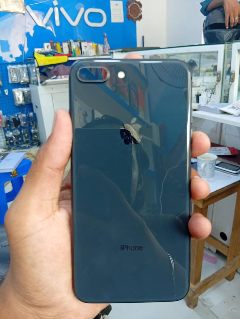 Apple iPhone 8 Plus 0