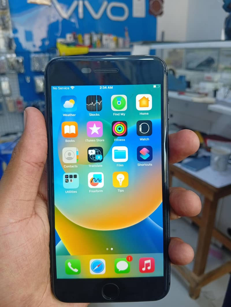 Apple iPhone 8 Plus 1