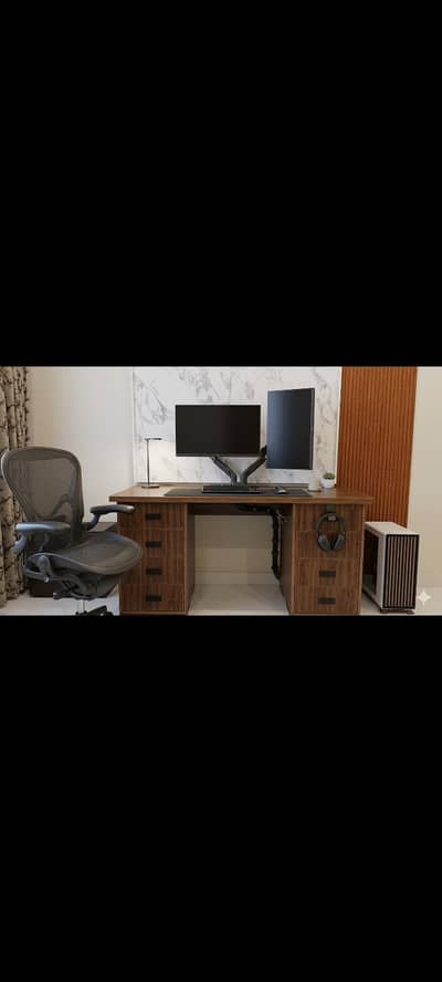 TABLE highest quality wood for office work and gaming