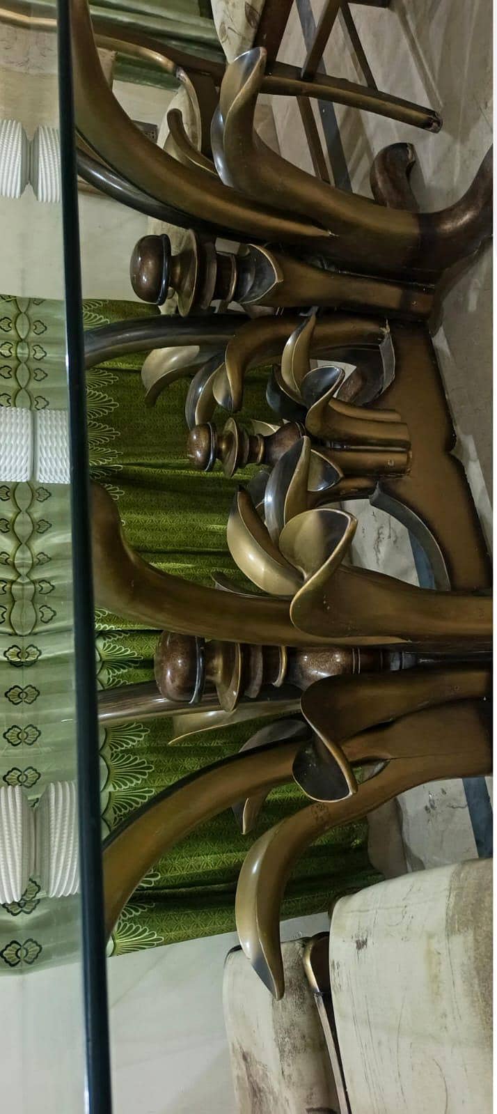 Dining table 0