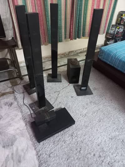 Samsung Home theater speakers with DVD player