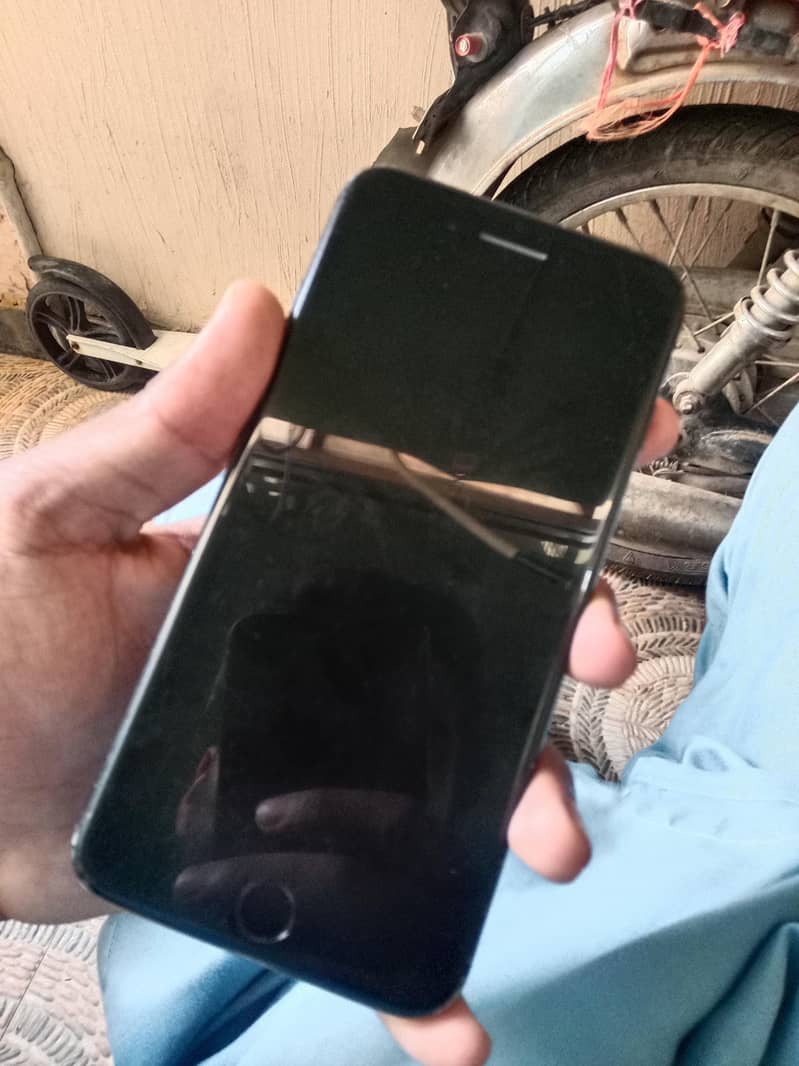 Apple iPhone 7 Plus 3