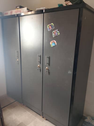 urgent sale. . . . 3 door almari black and gray color
