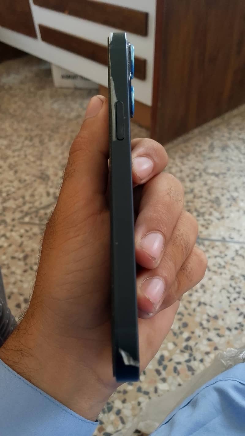 Apple iPhone 13 2