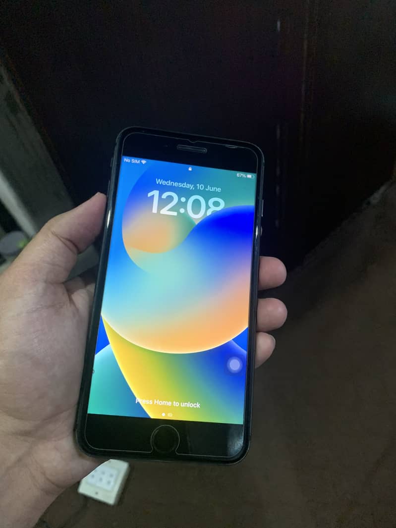 Apple iPhone 8 Plus 1