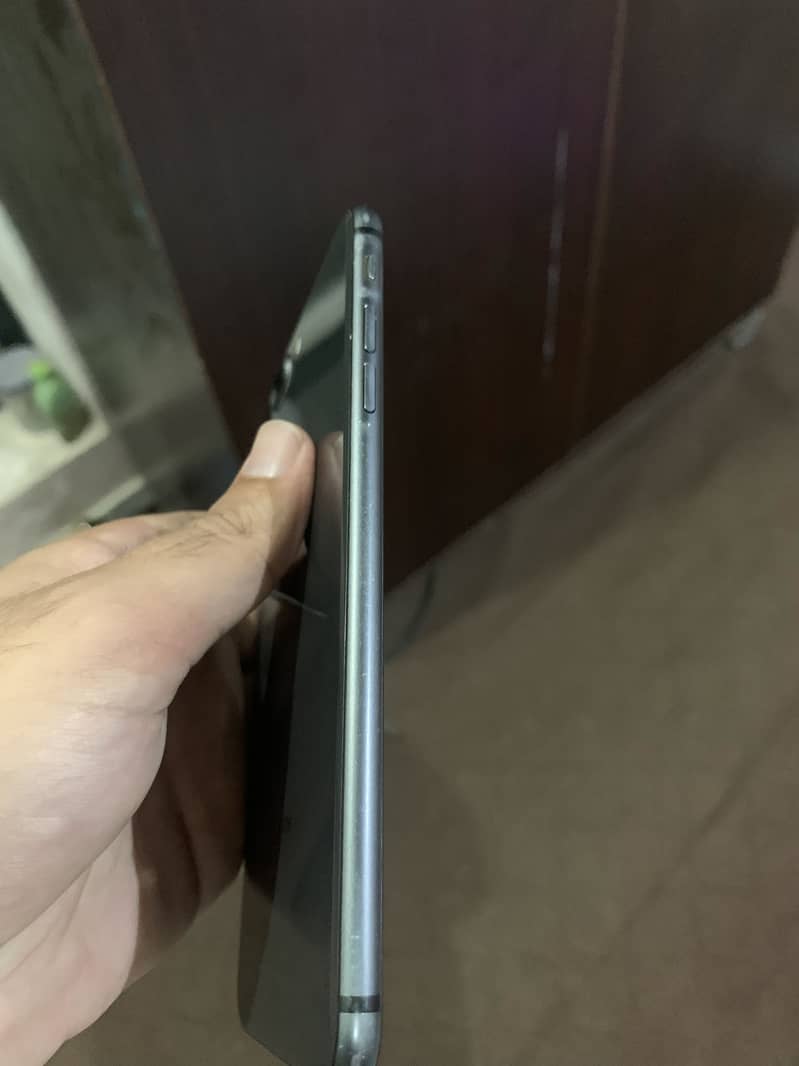 Apple iPhone 8 Plus 3