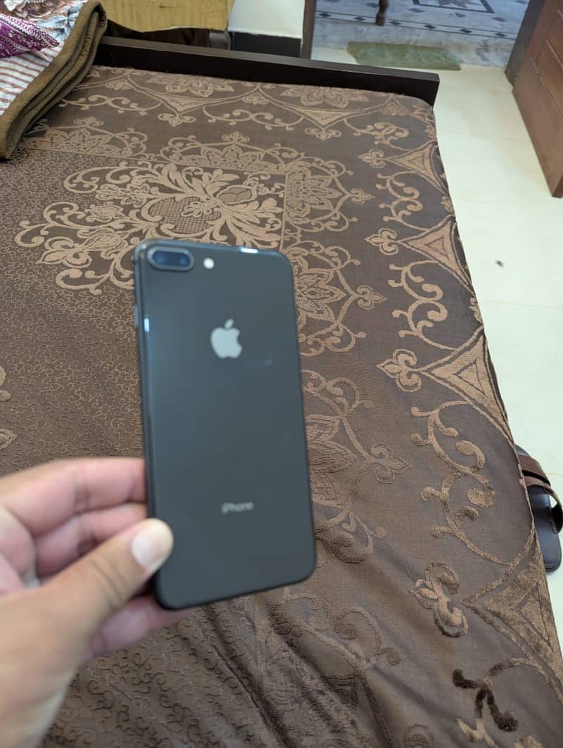 Apple iPhone 8 Plus 8