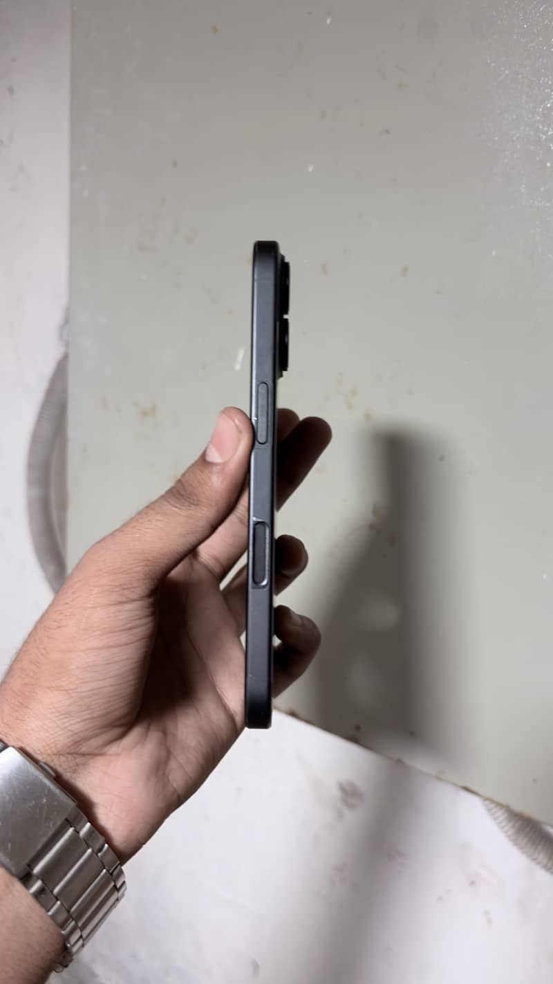 Apple iPhone 16 4
