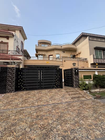 G block 10 Marla House available for sale