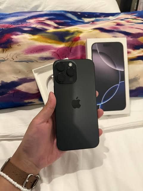 Apple iPhone 16 Pro 0