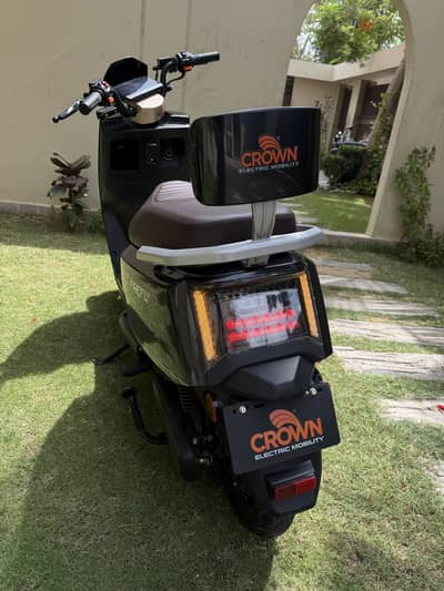 Crown firefly full option in good condition