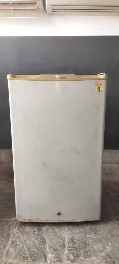Dawlance mini frige