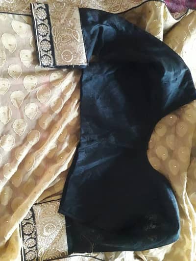 kunden Sarae with blouse from UK