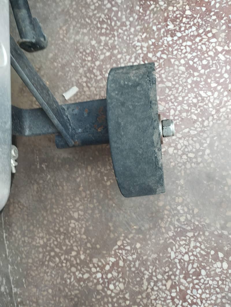 Supporting Side wheels. 1