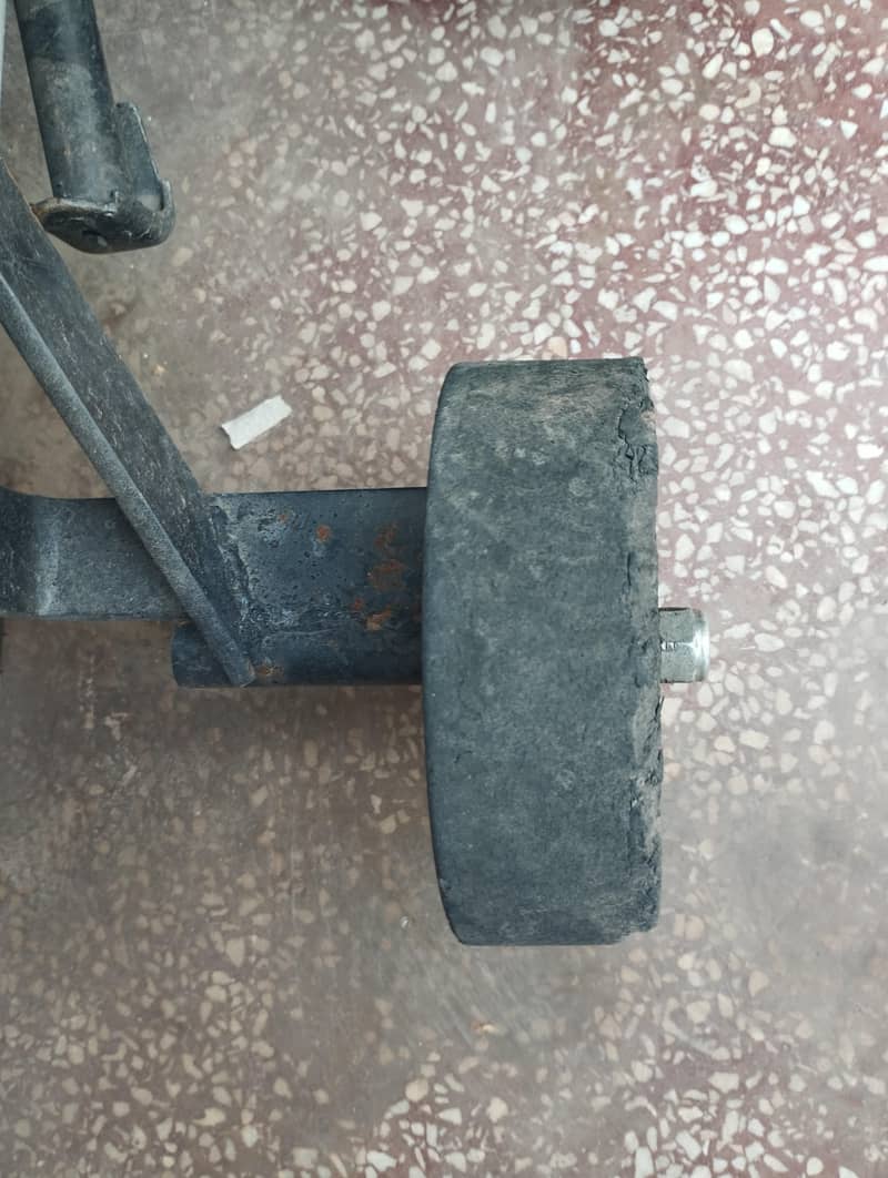 Supporting Side wheels. 4