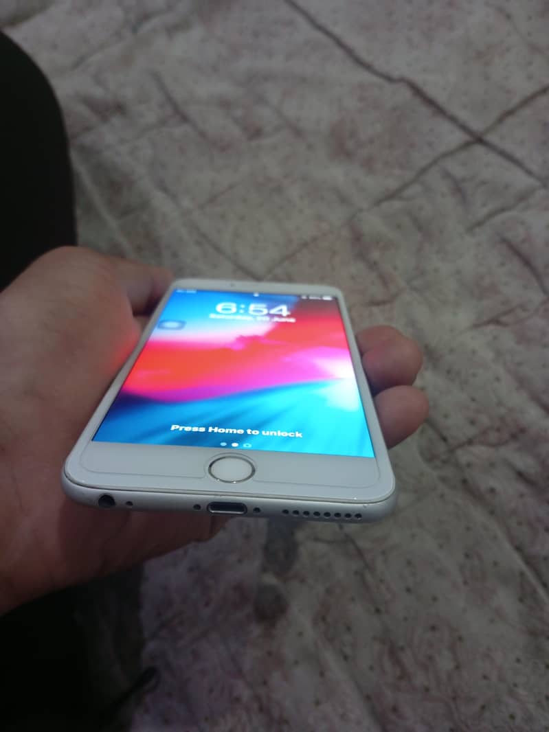 Apple iPhone 6 Plus 0