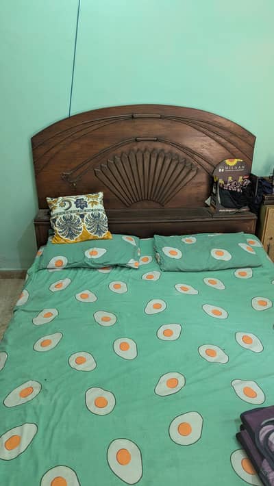 BED SET WITH SHOWCASE ONLY URGENT SALE