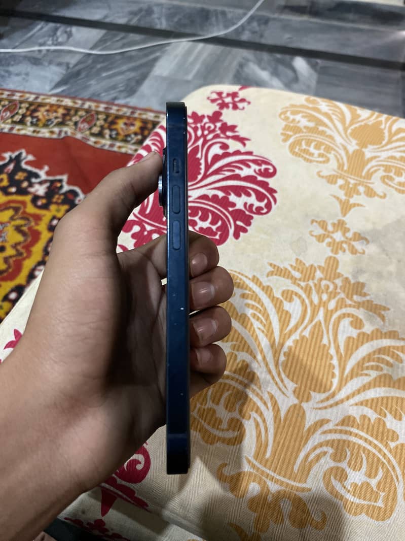 Apple iPhone 14 4