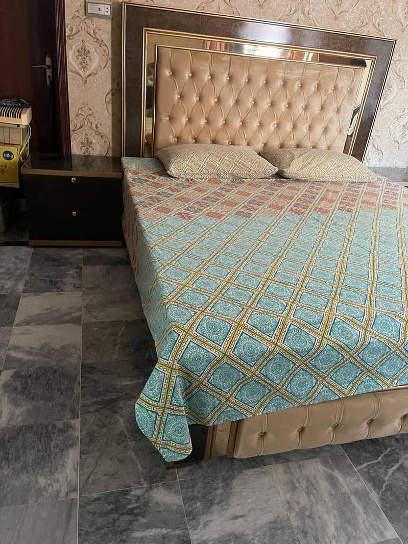 Double Bed and dressing table 0