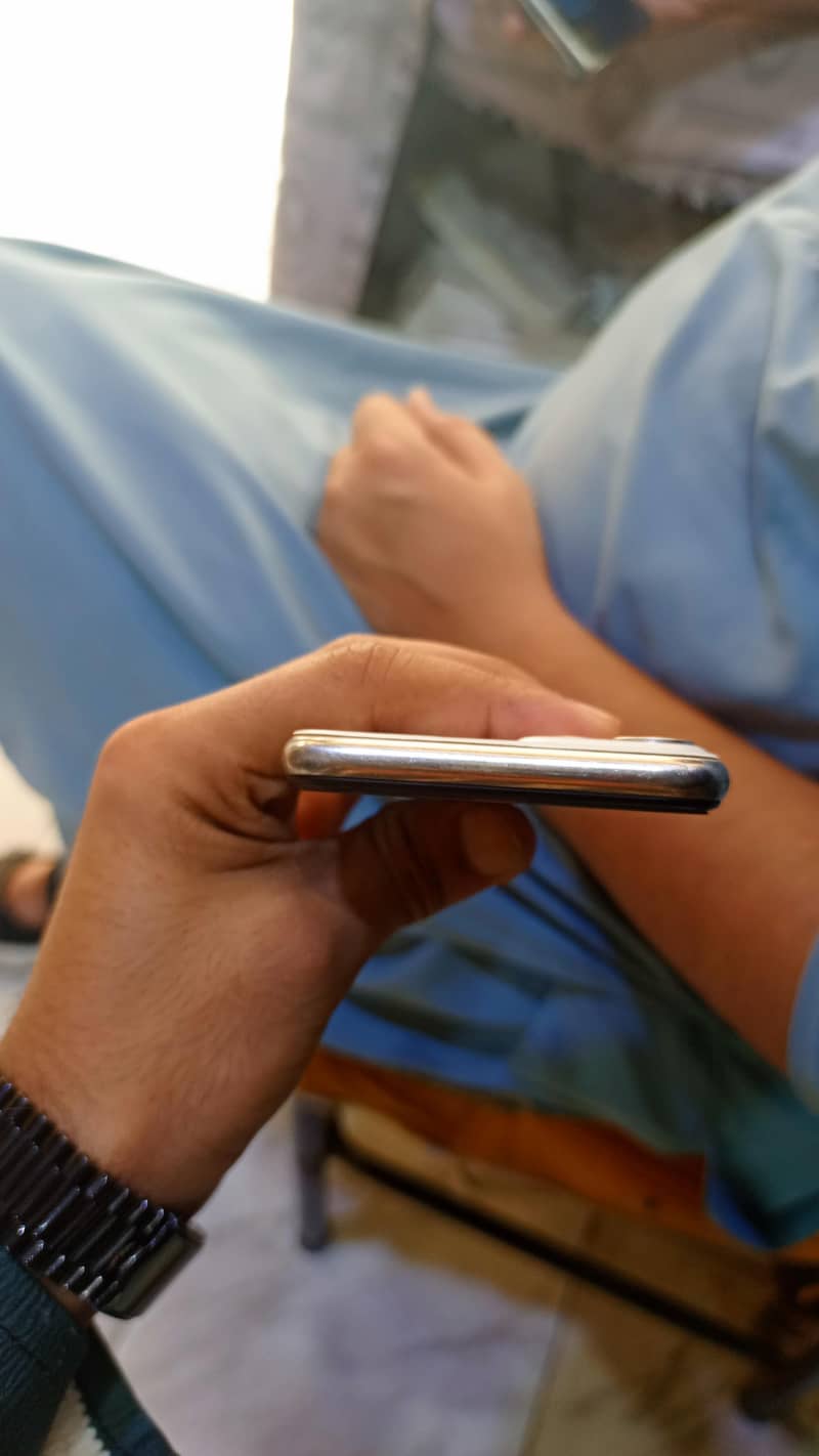 Apple iPhone X 4