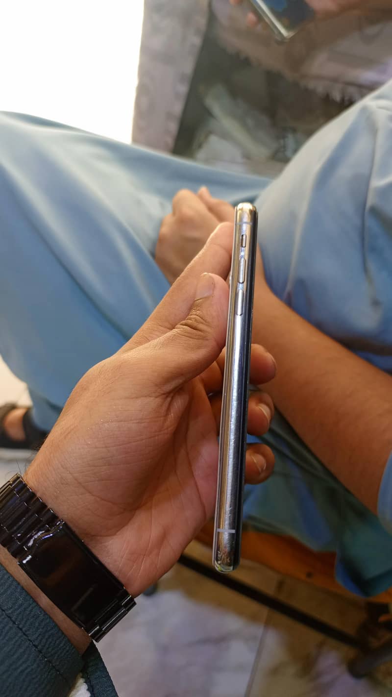 Apple iPhone X 5