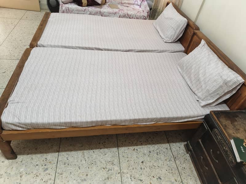 2 single beds 4