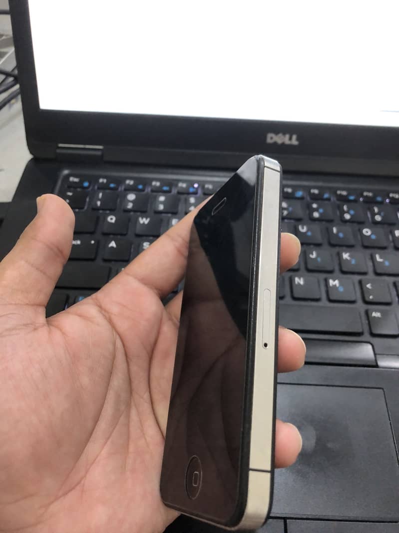 Apple iPhone 4s 1