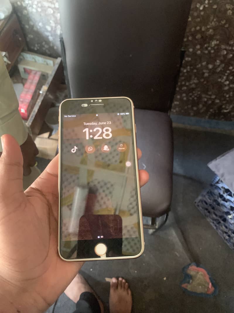 Apple iPhone 8 Plus 2