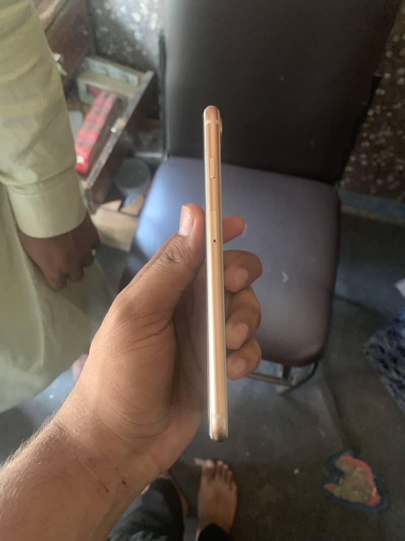 Apple iPhone 8 Plus 3