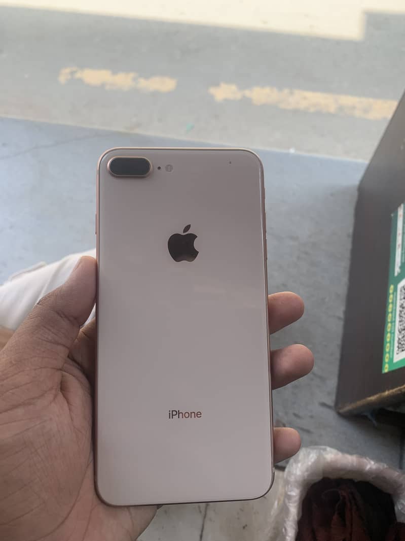 Apple iPhone 8 Plus 4