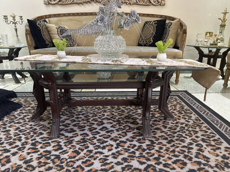 Centre TABLE 1