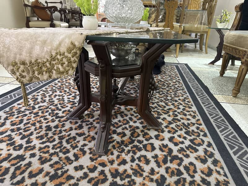 Centre TABLE 2