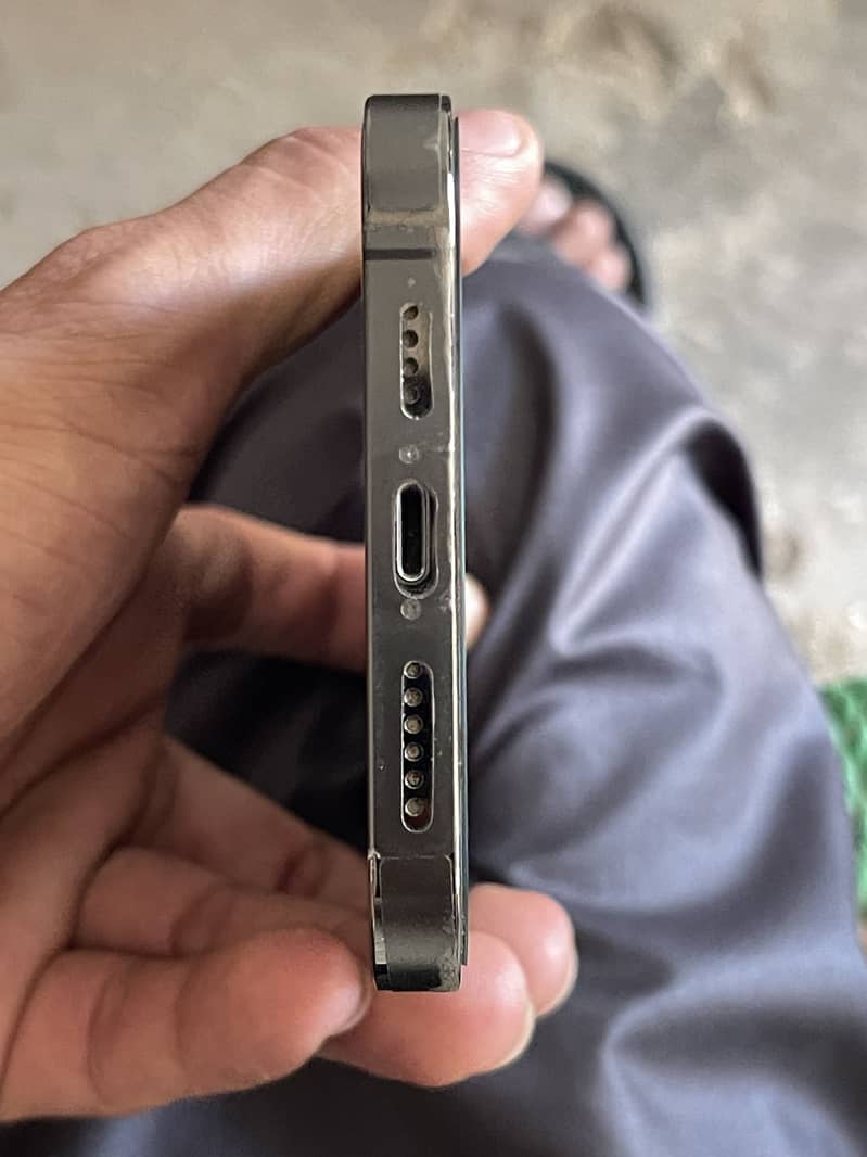 Apple iPhone 13 Pro Max 4