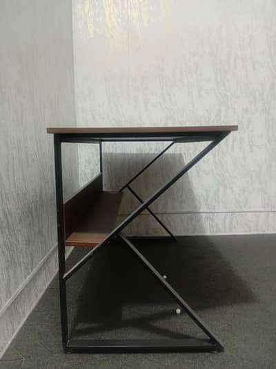 Computer table