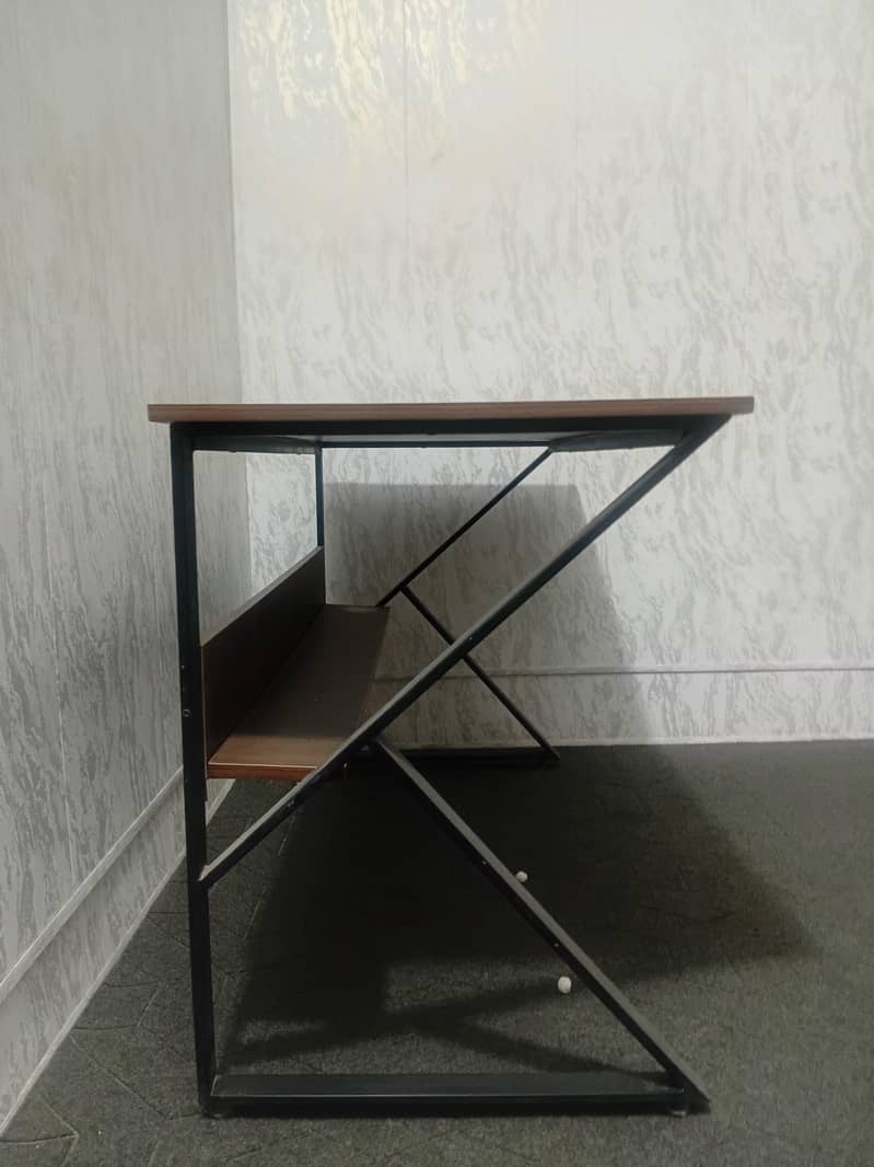 Computer table 0