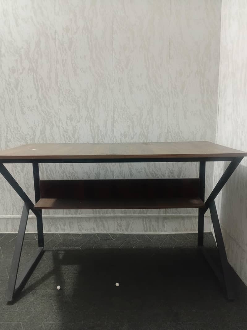 Computer table 1